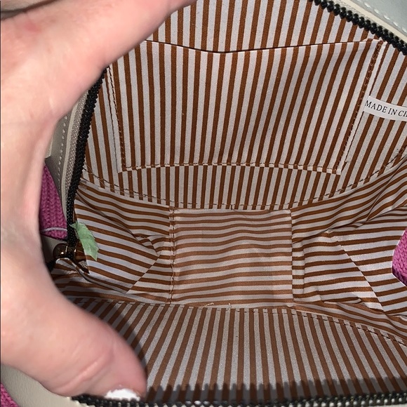 SUPER EXCITED ABOUT THIS AWESOME CROSSBODY BAG‼️ - Picture 3 of 6